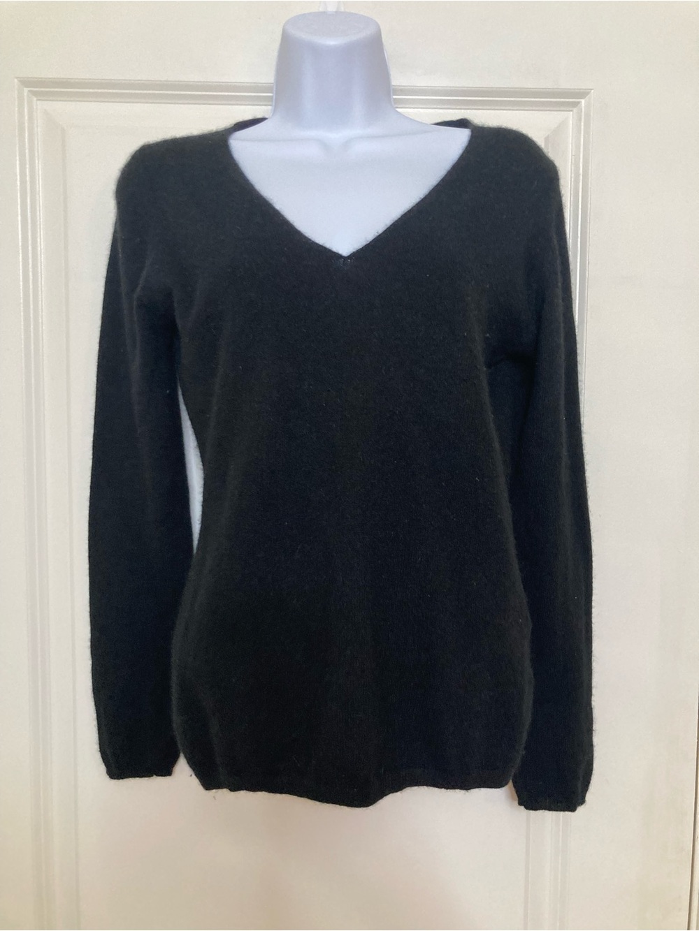 Galeries Lafayette 100% Cashmere Sweater Black V-Neck Women Size 2 Old Money